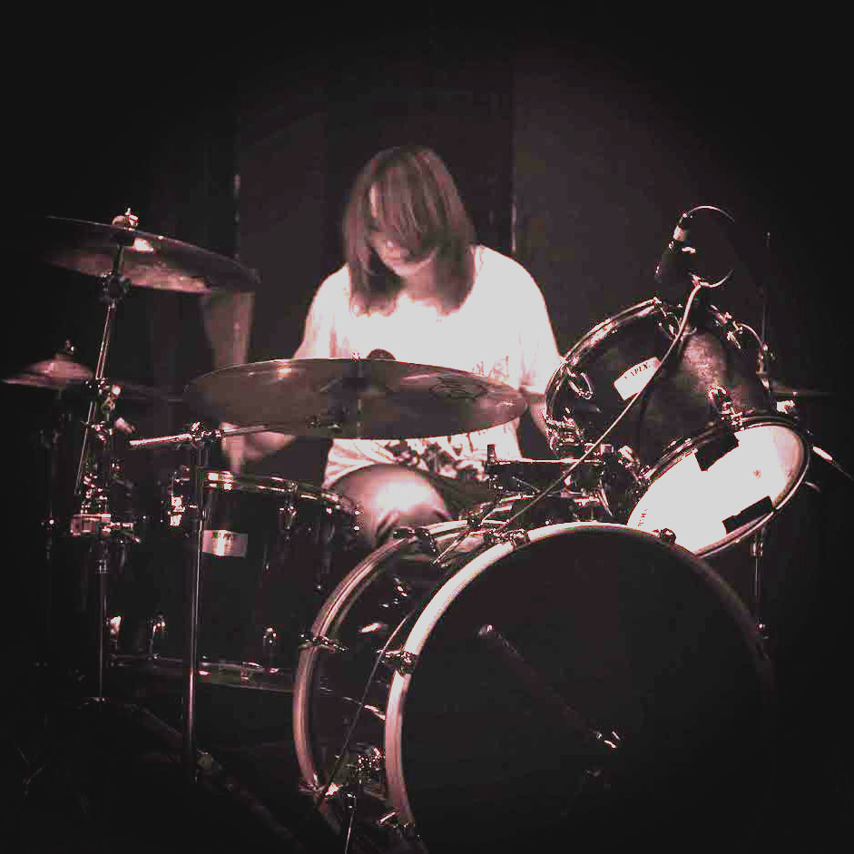 female drummer